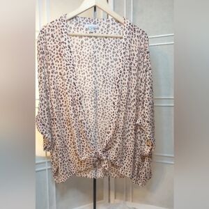 EVEREVE Allison Joy Leopard Womens Smock Top Blouse Tie Front Oversize Flowy M/L